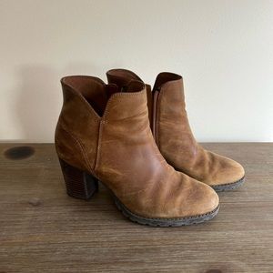 Women’s Clark’s Verona Ankle Boots Size 8.5